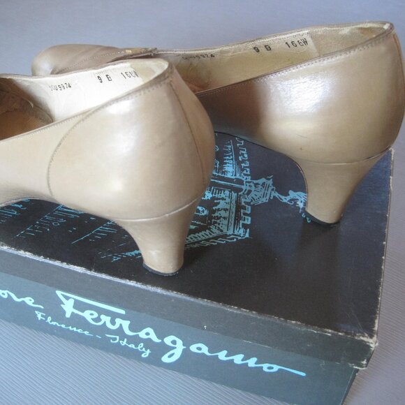 Salvatore Ferragamo Boutique Shoes 9 B Gently Worn with Box - Picture 3 of 4